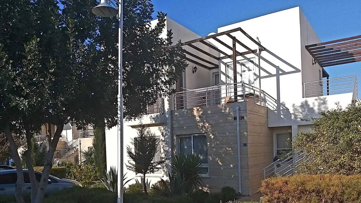 Agios Nikolaos Apartment | Beautiful Location by the Sea with communal Pool