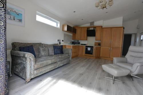 Newmarket Apartment | Beautiful Lodge in Newmarket with parking