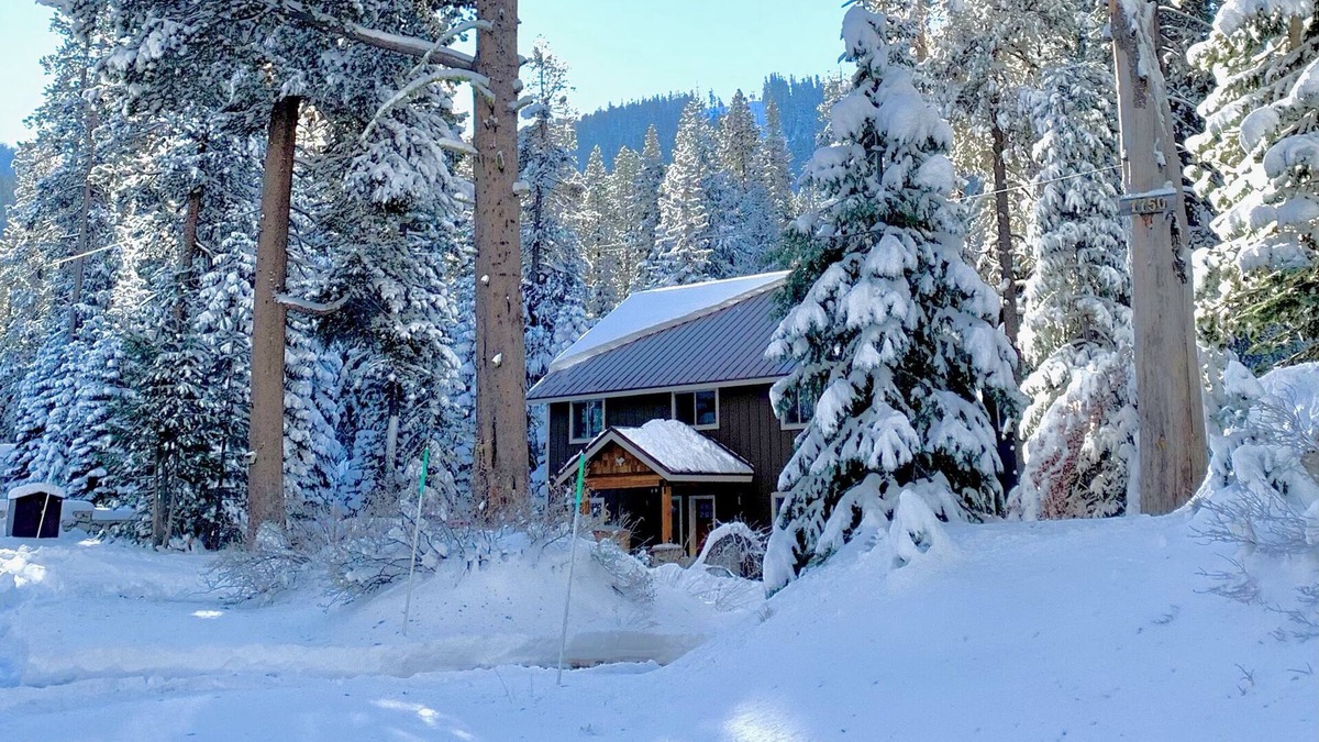 South Shore Cabin | Beautiful LODGE near Sierra At Tahoe, ON River, AMAZING Location, built 2022