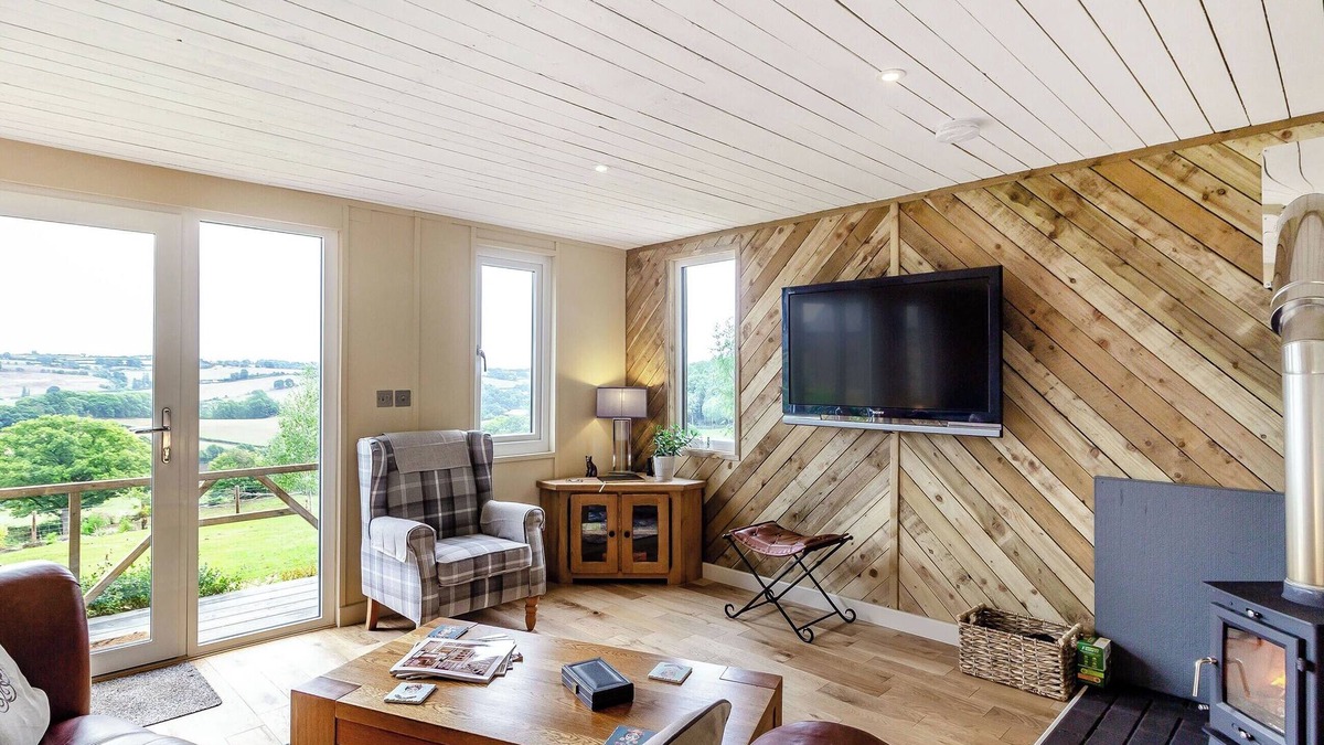 Abergavenny Cottage | Beautiful Lodge with outstanding views of the rolling countryside.