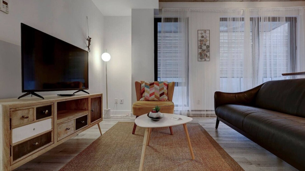 International District Apartment | Beautiful loft in Montreal Old Port