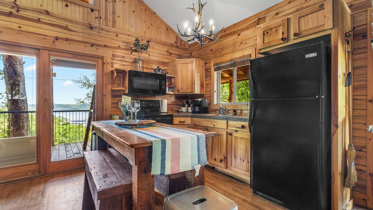Sylvan Shores Cabin | Beautiful Log Cabin with Amazing Views of Beaver Lake