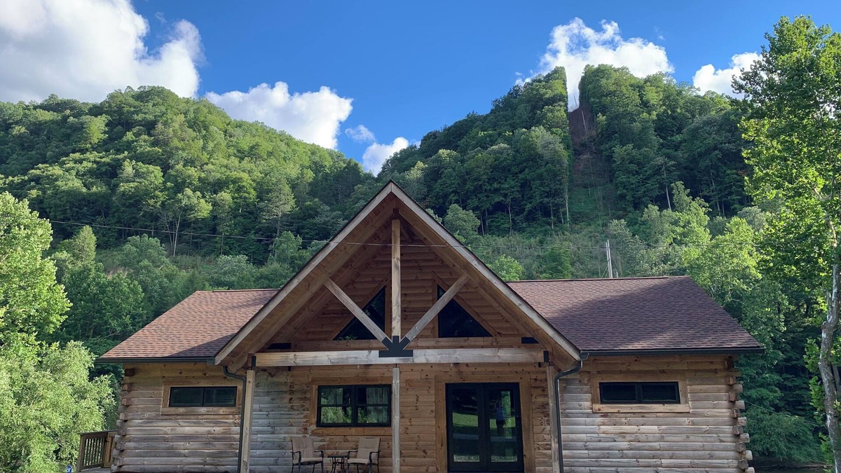 Maysel Cabin | Beautiful Log cabin, River side, dual fire places, breathtaking views, WiFi