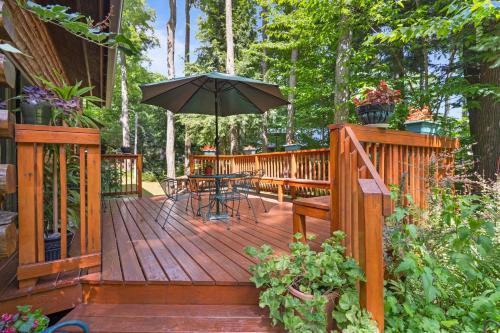 Interlochen House | Beautiful Log Cabin Wooded Lake Access Interlochen Arts Academy