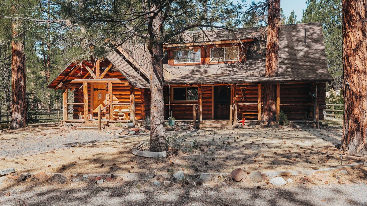 Sisters House | Beautiful Log home outside of Sisters, OR