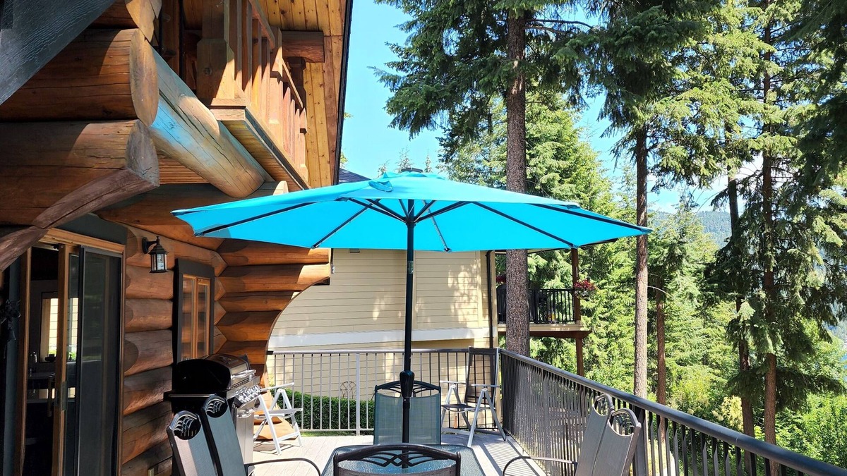 Blind Bay Cabin | Beautiful Log House in the Shuswap-Sorrento, BC