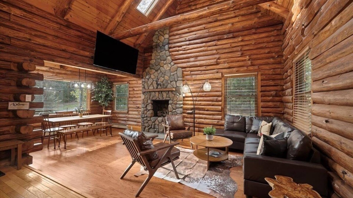 Baden House | Beautiful Log House in Cranberry