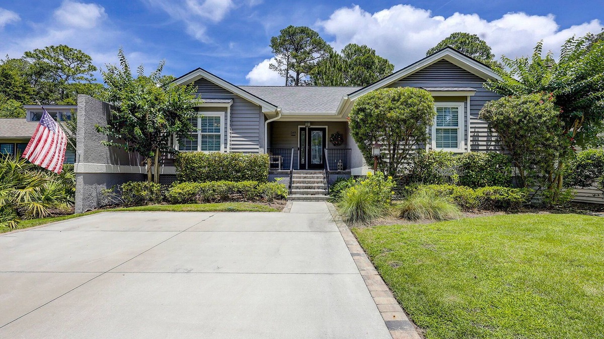 Sea Pines House | Beautiful Luxury Home w/Back Deck, Patio, & Gas Grill + 10 Minute Drive to Harbour Town