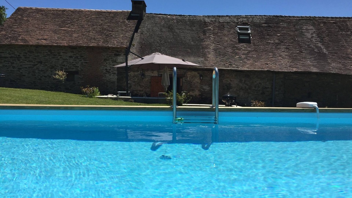 Saint-Paul-la-Roche Cottage | Beautiful luxury restored gîte with private solar heated pool.