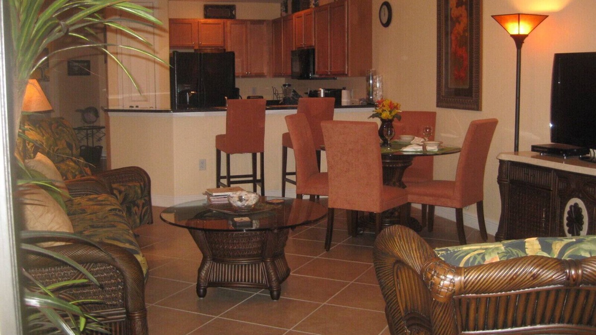Cypress Lake Condo | Beautiful/luxurious 2 Bedroom, 2 Bath Condo, Pool, Spa, close to Golf Courses.