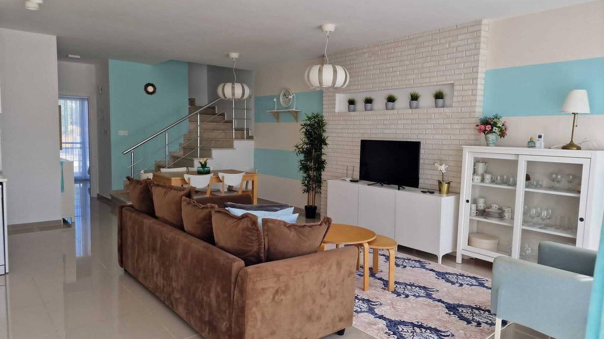 Gastria House | Beautiful luxurious villa by the beach in high-end complex Caesar Beach