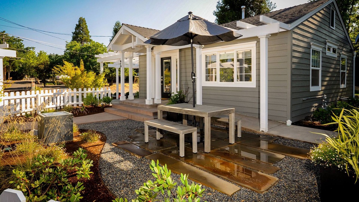 Jacksonville House | Beautiful Luxury Cottage. Walk To It All!