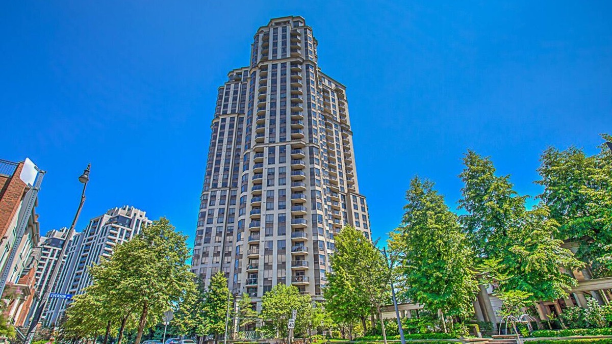 Willowdale Condo | Beautiful Luxury Condo for families or 5 People