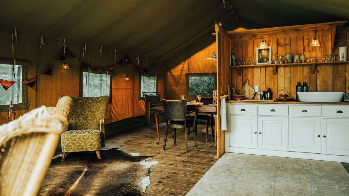 Nieuwediep Bed & Breakfast | Beautiful luxury furnished tent in the countryside