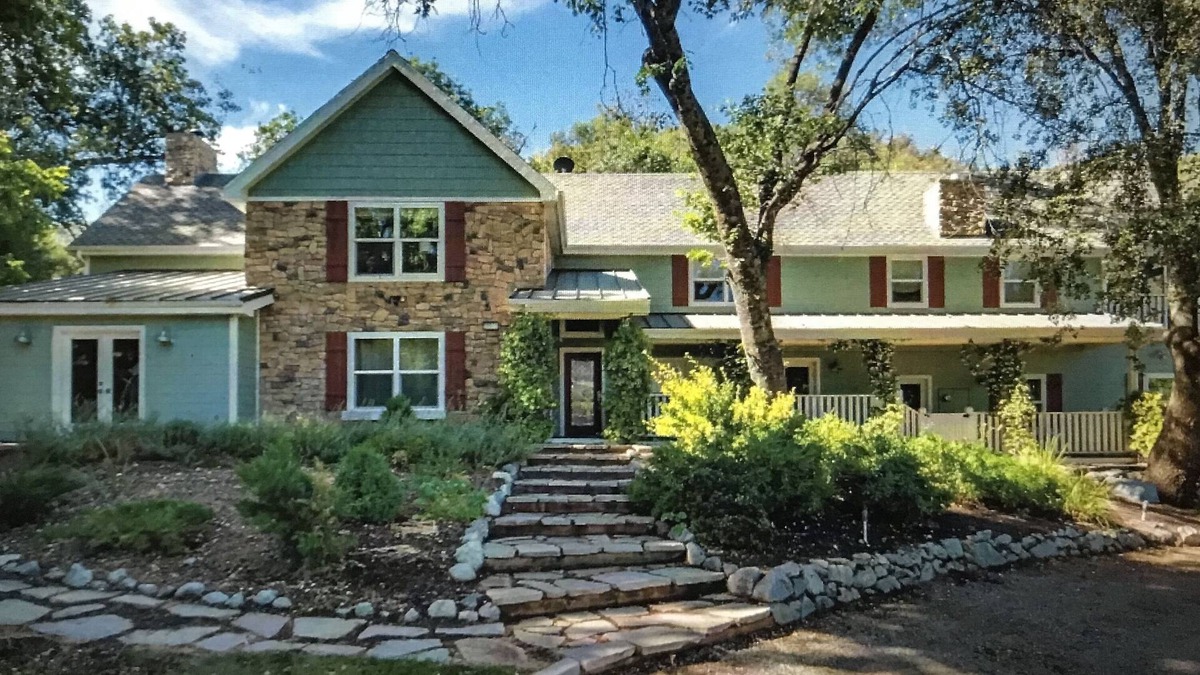 Yucaipa House | Beautiful Luxury Home