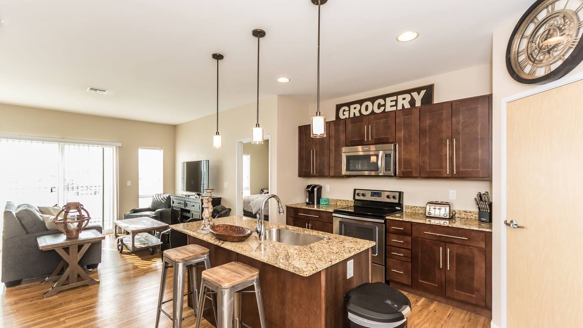 Grand Forks Apartment | Beautiful Luxury Themed Furnished Apartment