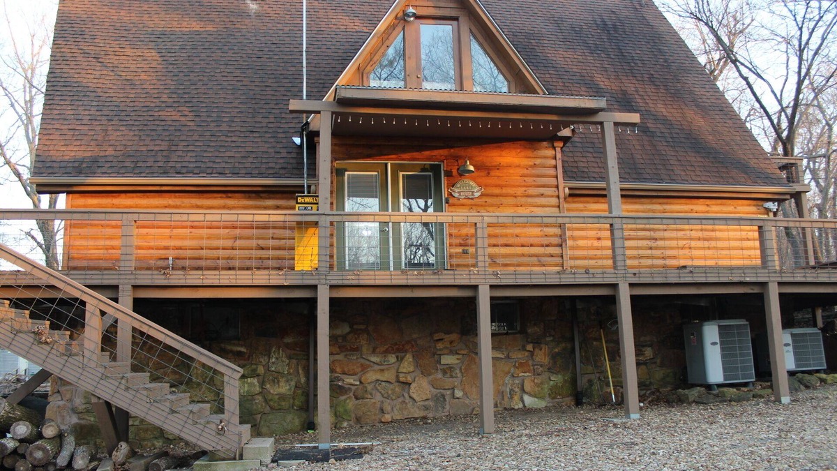 Wagoner Cabin | Beautiful, Majestic Log Cabin Large Game Room and Lake View