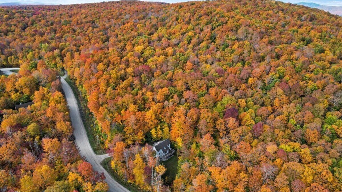 Stratton and Bromley Ski Areas Ski Chalet | Beautiful Manchester VT Mountain Retreat w/Hot Tub