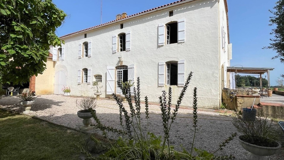 Saint-Lanne Cottage | Beautiful manor house with swimming pool and vineyard views