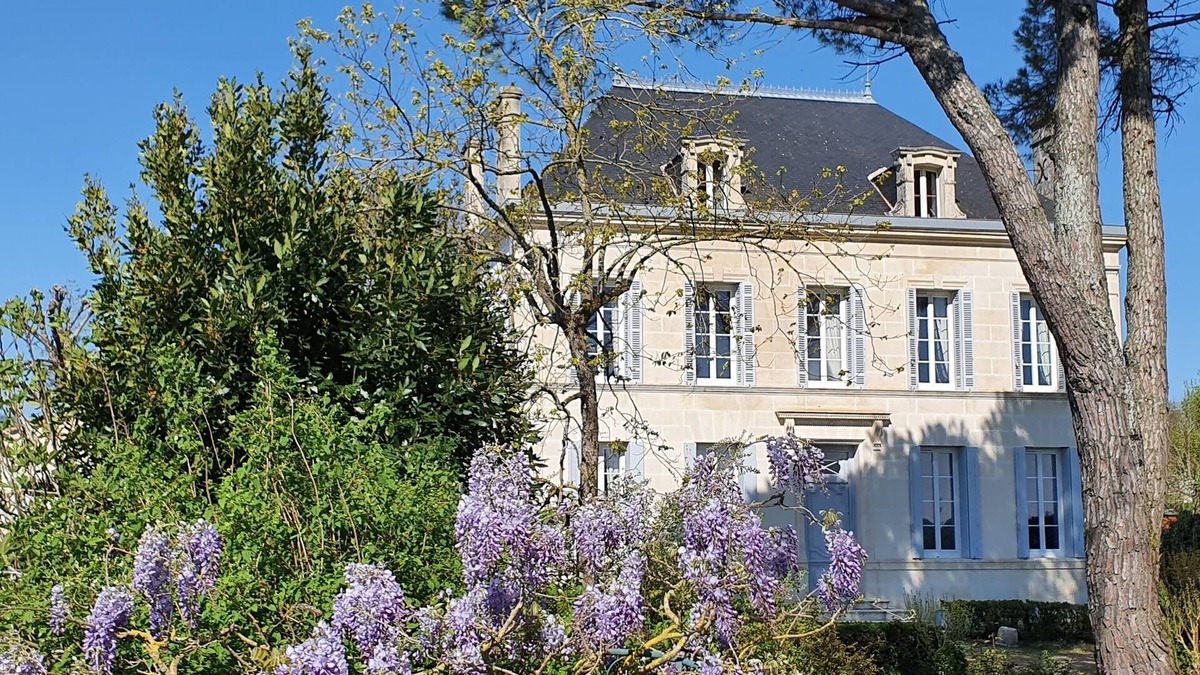 Epargnes House | Beautiful Manor house with heated pool in a village, close to sandy beaches.
