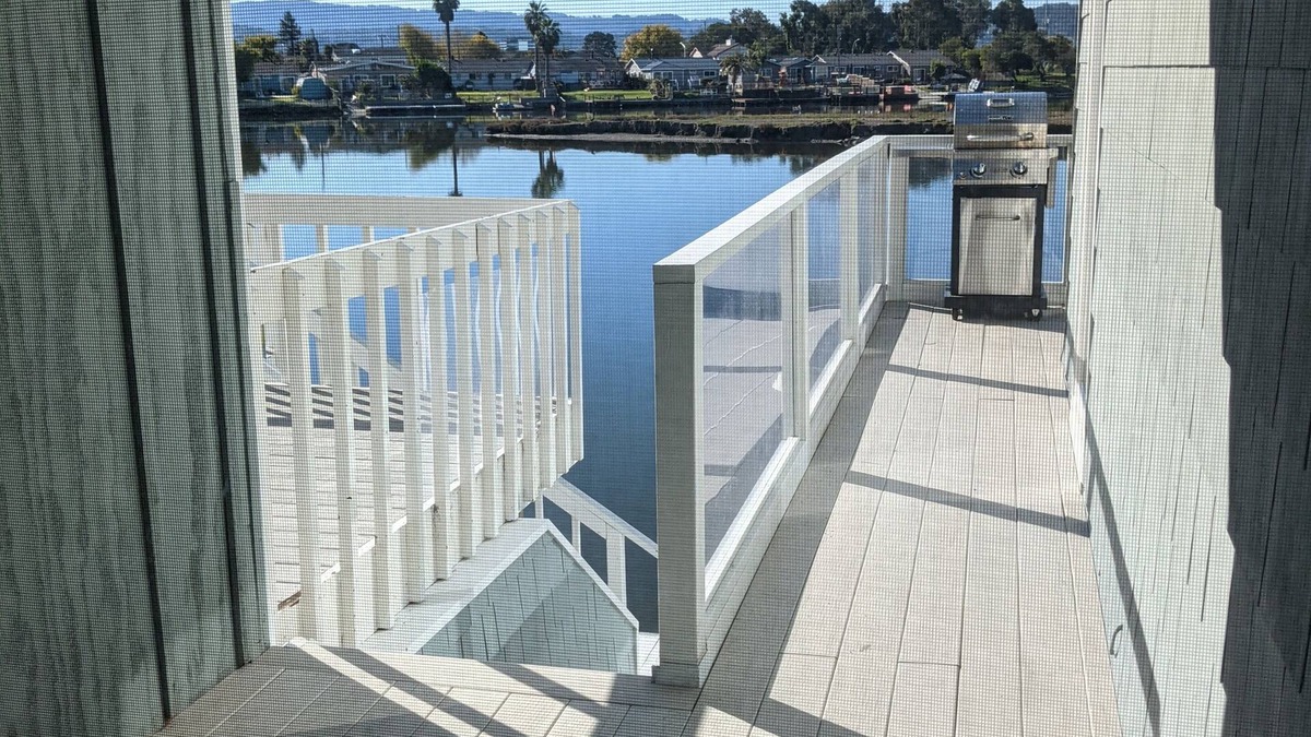 East San Mateo House | Beautiful Mariners Island Waterfront Retreat - Discount for long term stays!