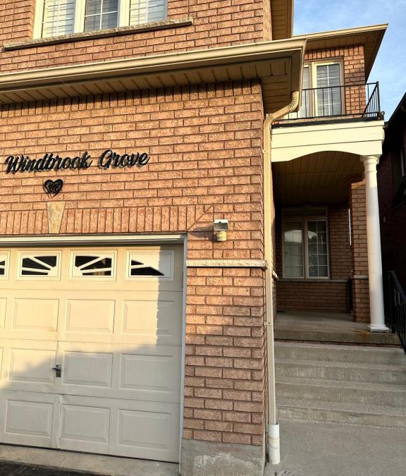 East Credit House | Beautiful Master bedroom unit with private washroom