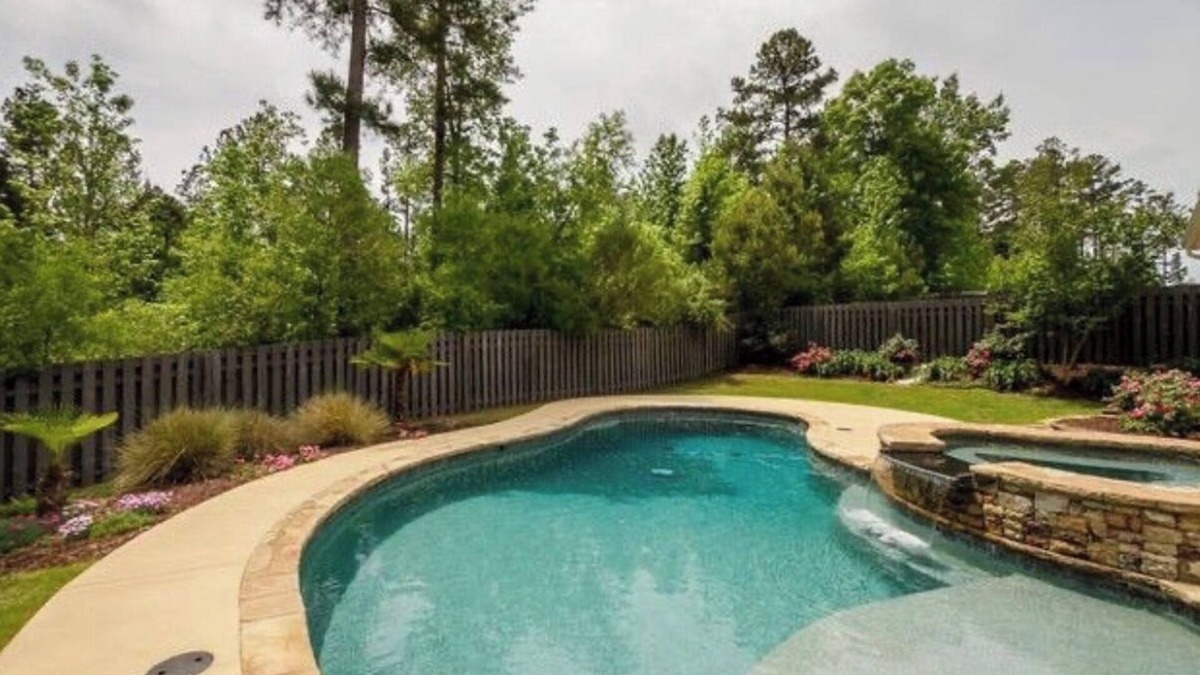 Riverwood Plantation House | Beautiful Master’s rental~conveniently located to Augusta National~Pool &Hot Tub