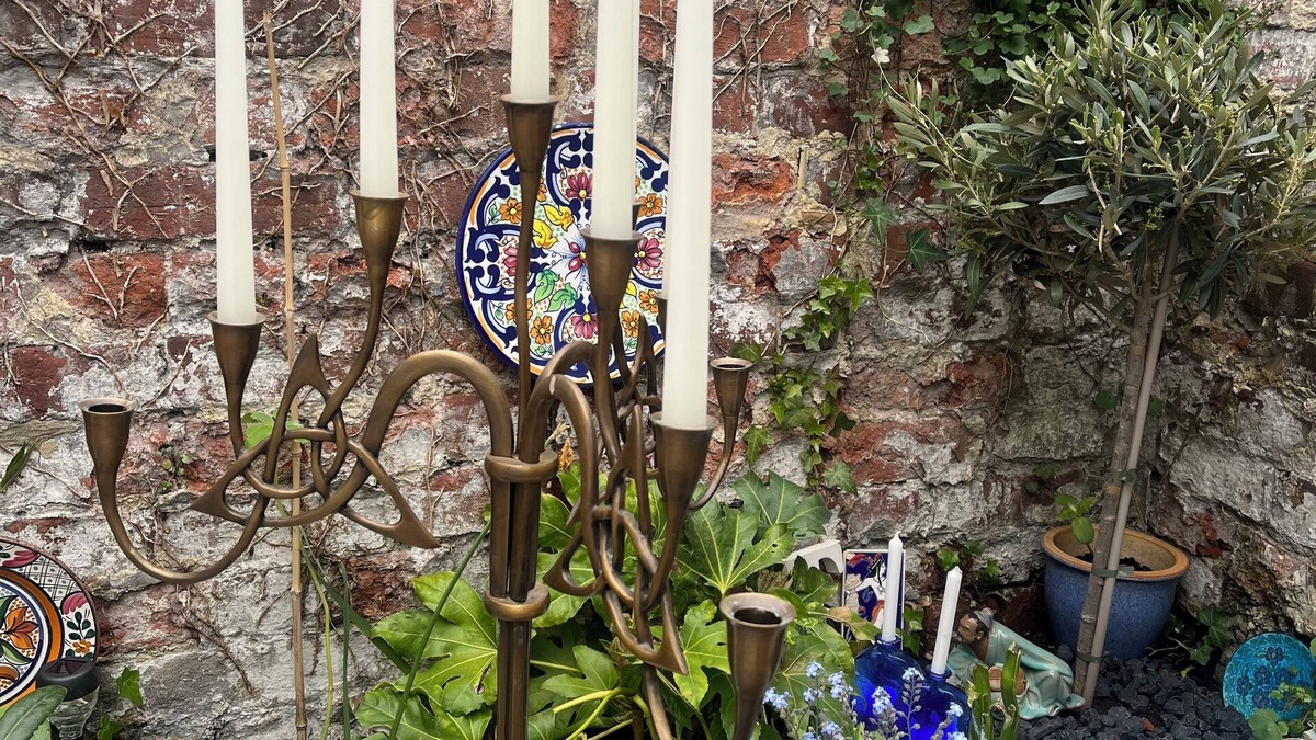 Thaxted House | Beautiful Medieval Town House with original beams, log fires & quirky interiors