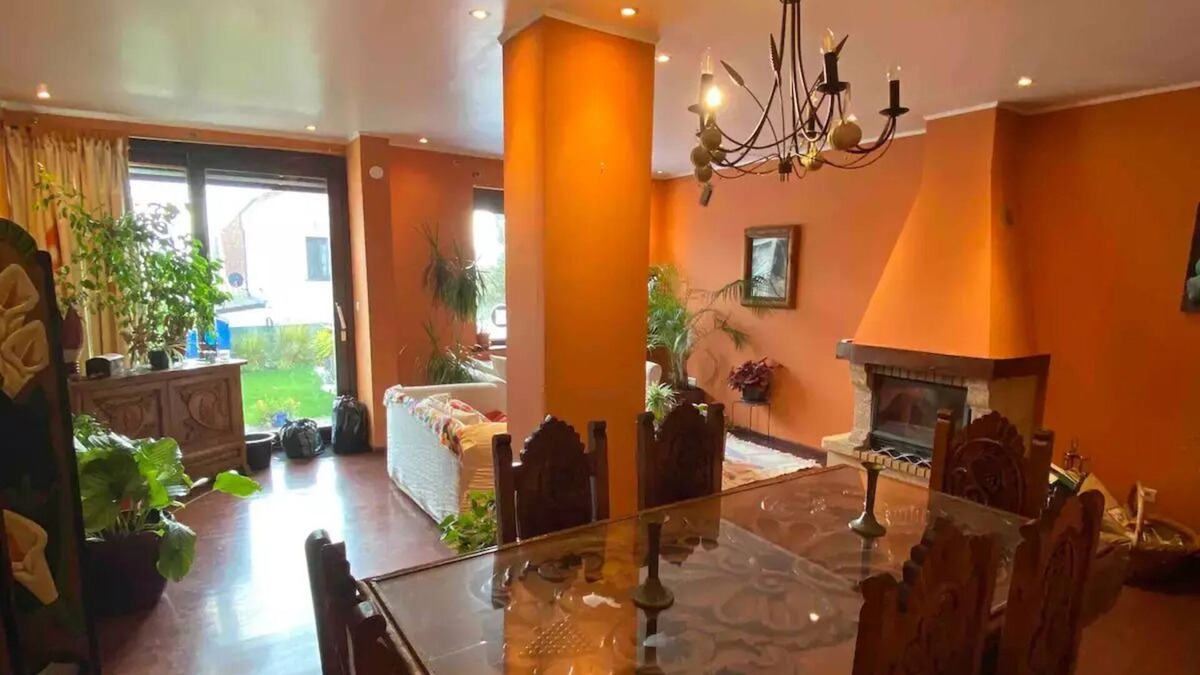 Dilbeek Villa | Beautiful Mexican Villa in Residential Area