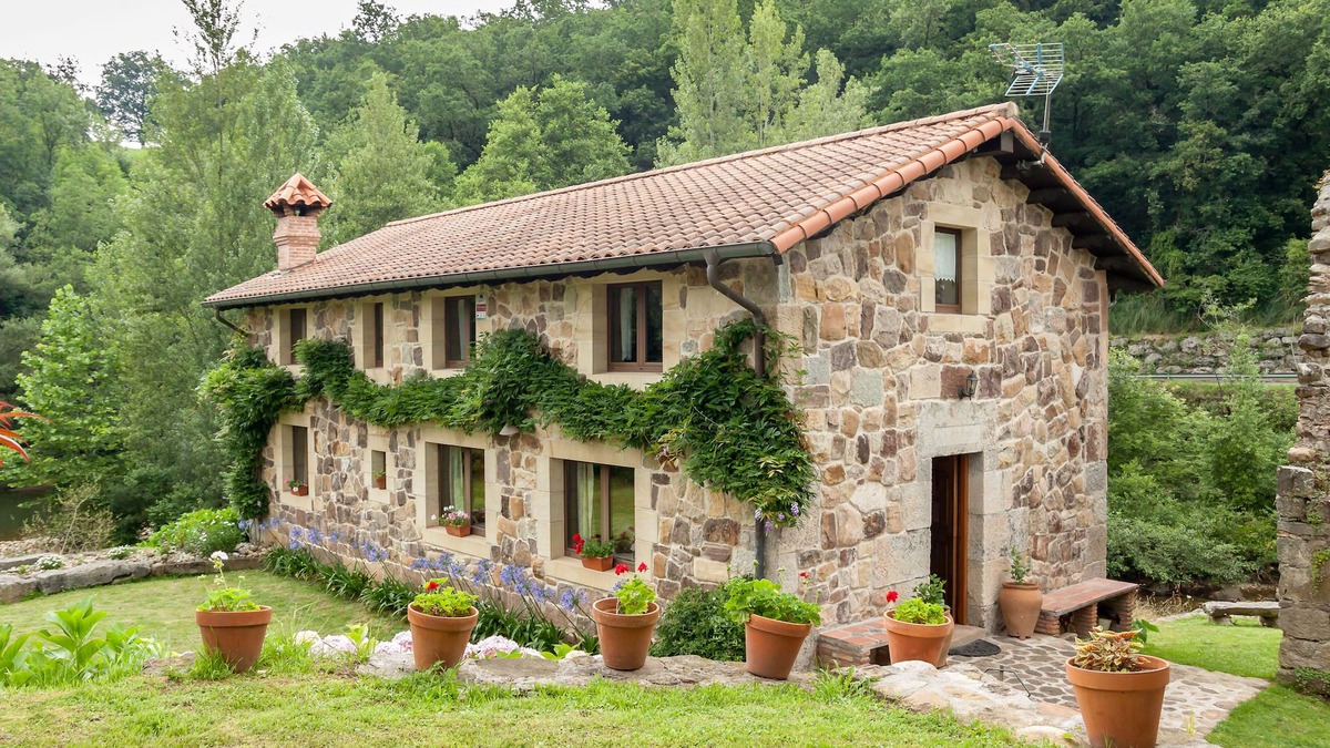 Riotuerto House | BEAUTIFUL MILL (1824) NEXT TO THE MIERA RIVER, NEAR THE BEACH AND CABARCENO