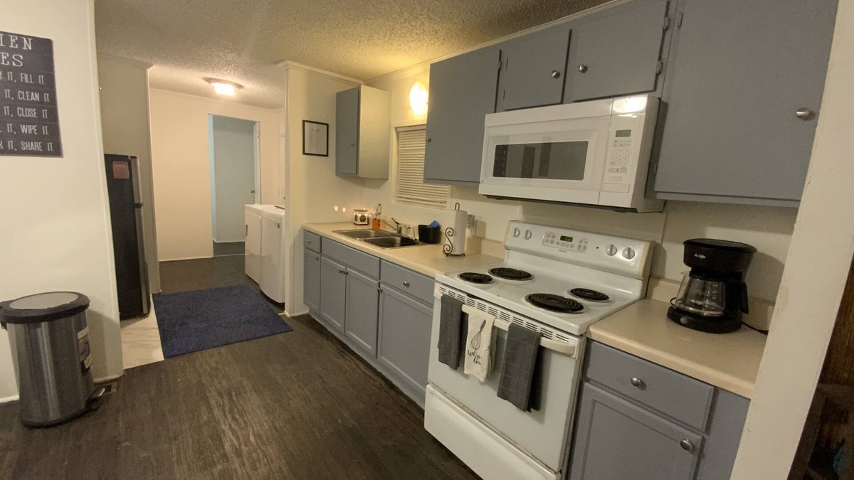 Picayune House | Beautiful Mobile Home 35 mins to Nola, Casinos, & Beaches.