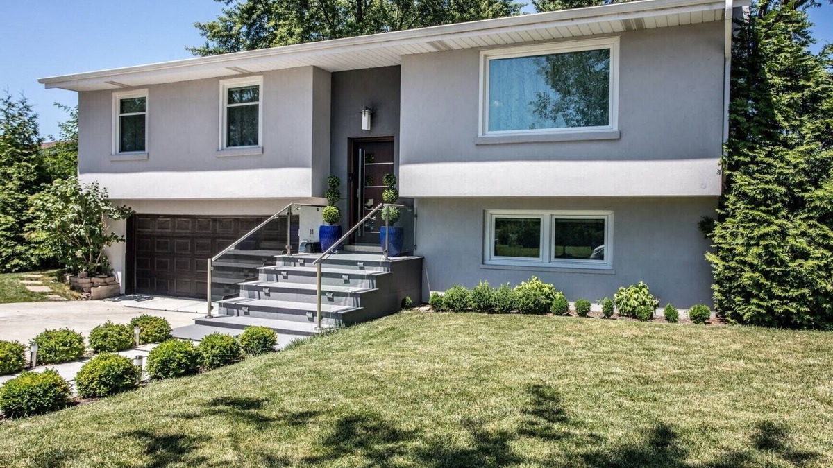 Elk Grove Village House | Beautiful Modern 4 bedroom/3bath Retreat