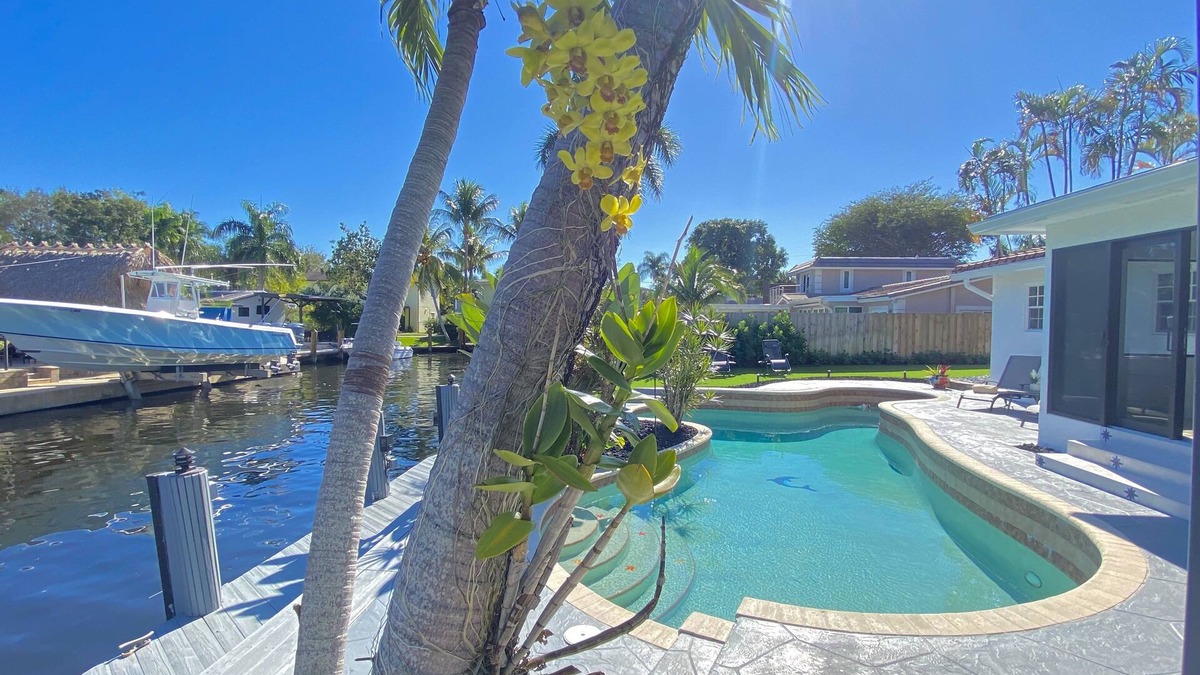 Tarpon River House | Beautiful Modern Pool Home minutes to Ft Lauderdale Beaches & Downtown.
