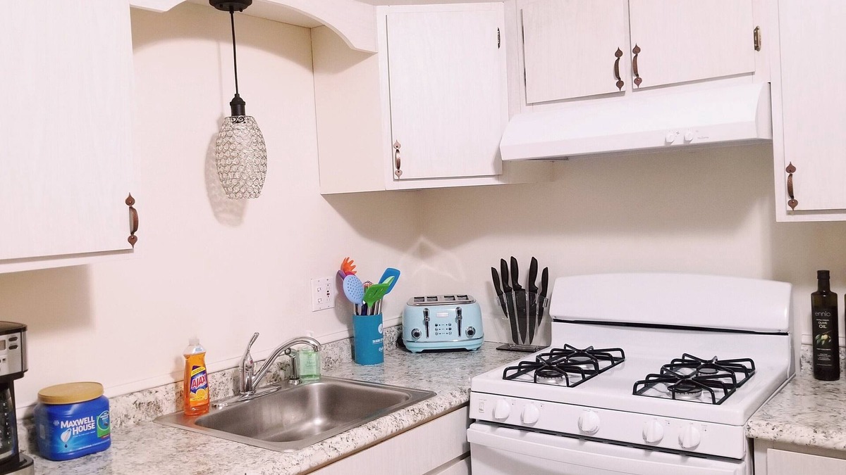 Pawtucket House | 🤗Beautiful!Modern 2BR 2BA, w/Private bath, Free Wifi & Parking for 2