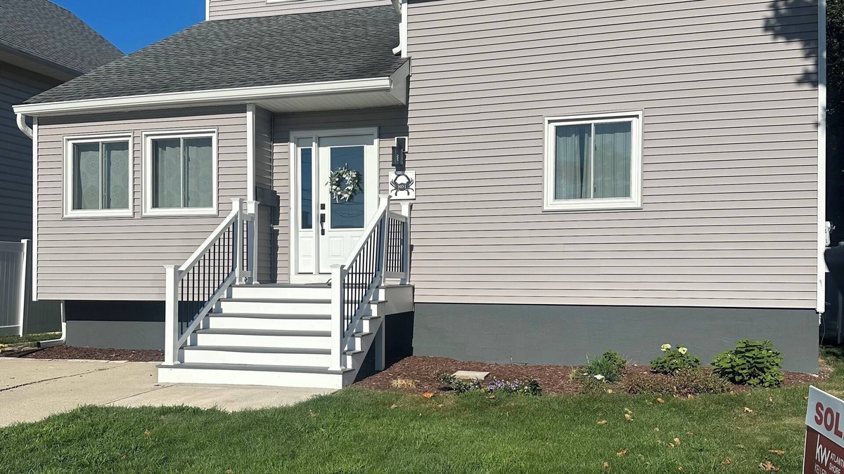 Brigantine House | Beautiful Modern Beach House, across from Golf Course, Spacious Backyard