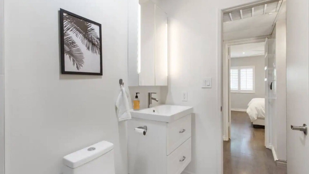 Tarzana Condo | Beautiful Modern Condo by Ventura Blvd