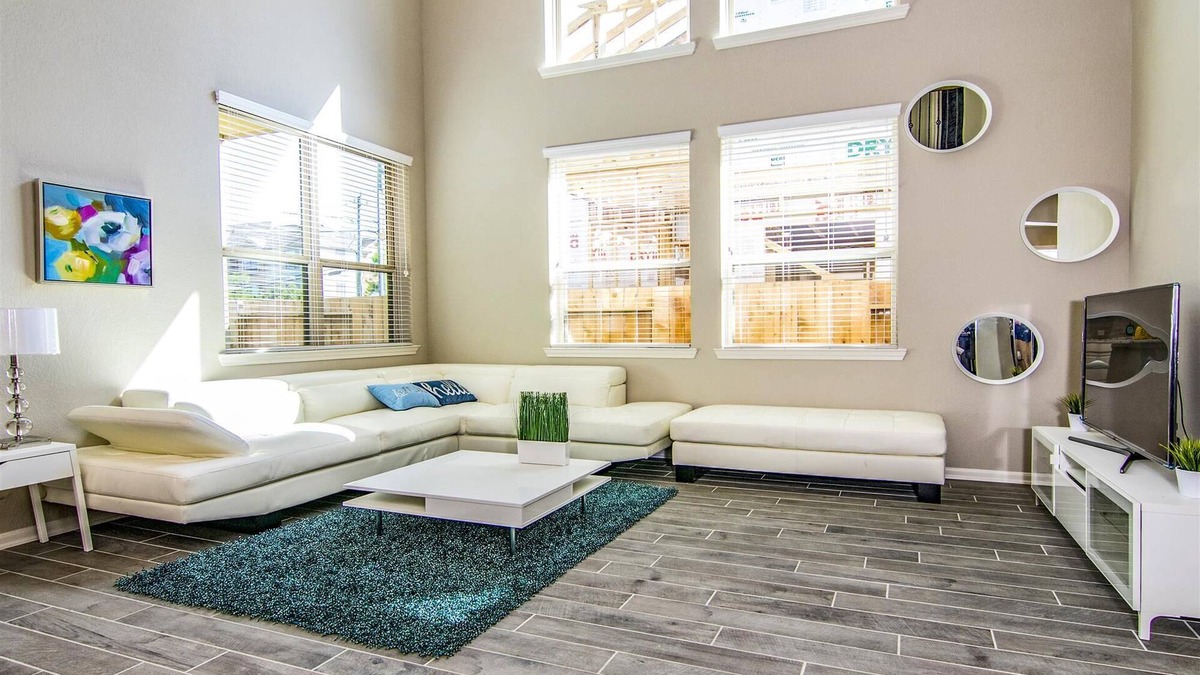 Central Southwest House | Beautiful Modern Entire Home 10 miles to Downtown!