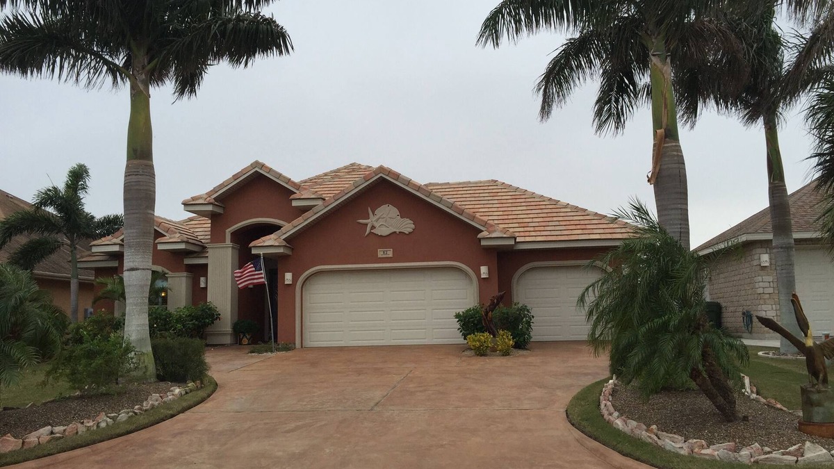 Laguna Vista House | Beautiful, modern home on golf course near South Padre Island