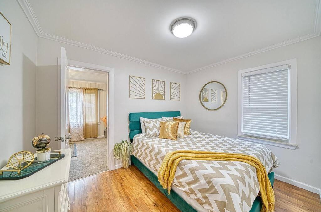Ferndale House | Beautiful Modern home with all year use HOT TUB, Pool table, Game room, & Propane fire pit!