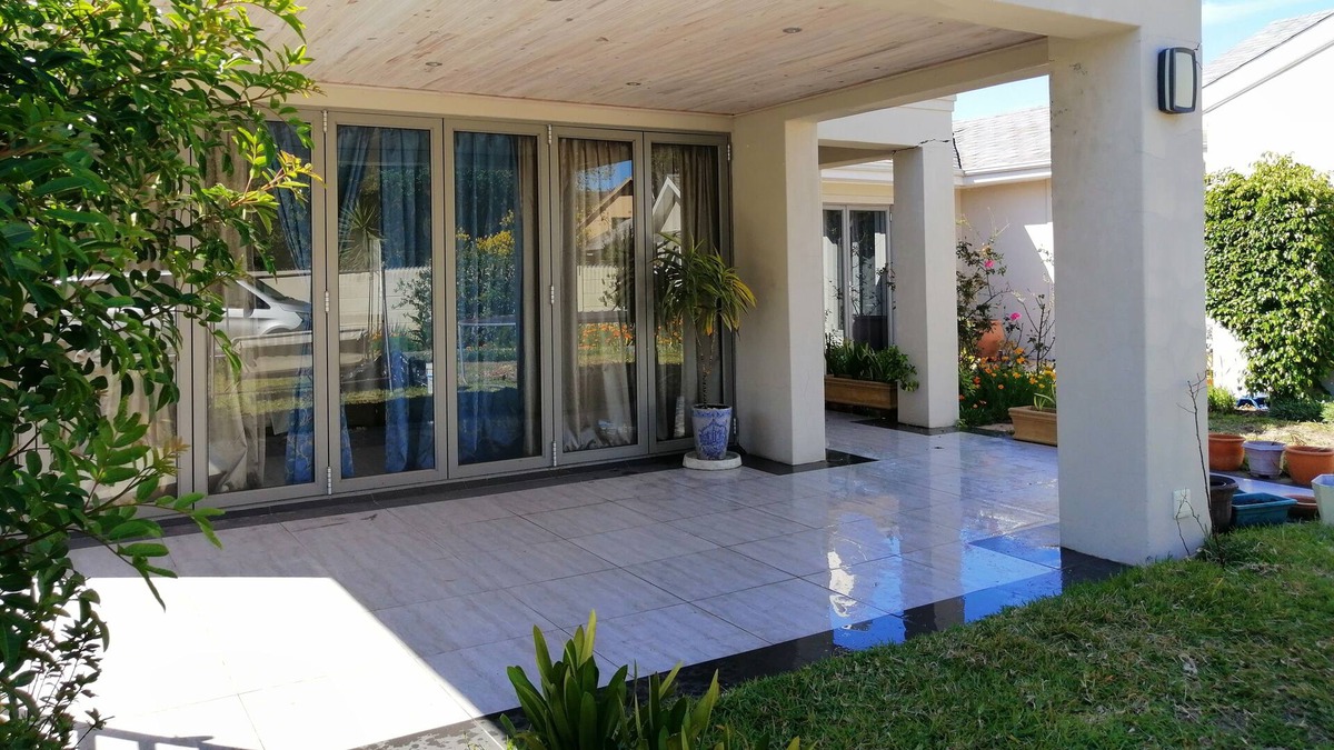 Pinelands House | Beautiful modern house centrally located in Leafy suburb of Cape Town