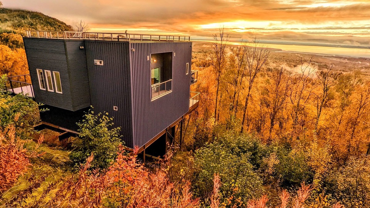 Chugiak Villa | Beautiful Modern Loft | Denali Views, Pool Table, Roof Deck, Firepit