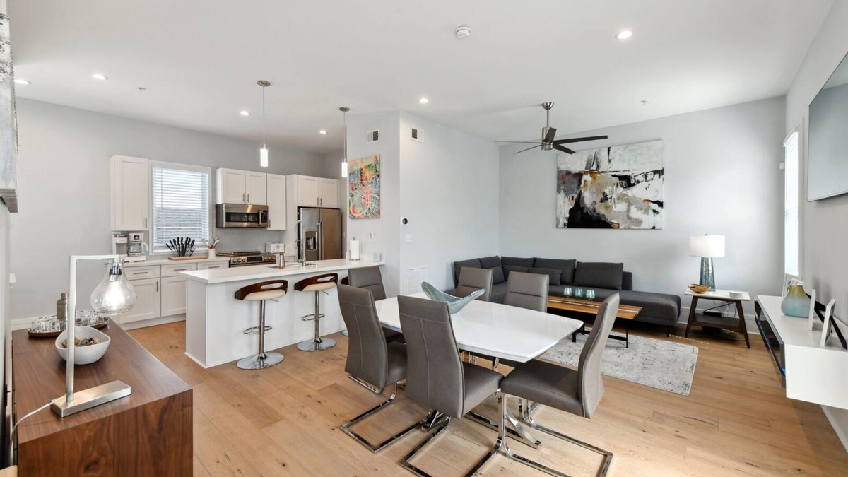 Bywater Condo | Beautiful Modern NOLA Condo- Bywater Area. Off Street Gated & Reserved Parking