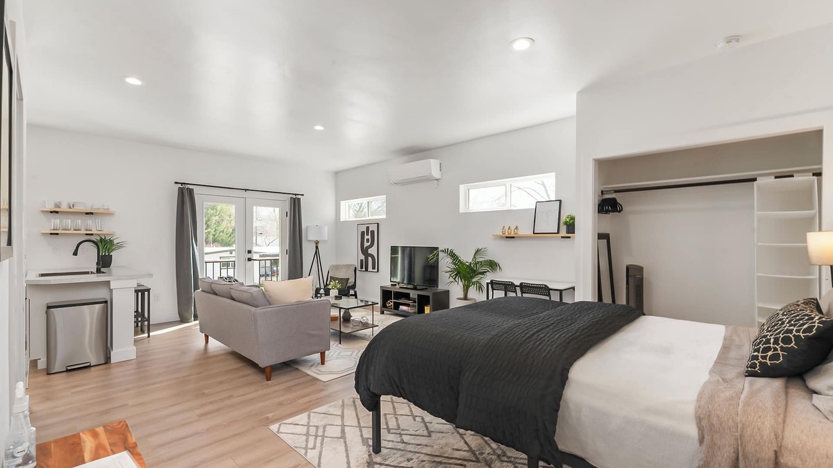 Veterans Park Apartment | Beautiful, modern, open, comfy new studio centrally located in Boise!