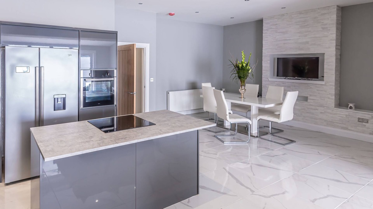 Kelty House | Beautiful Modern Open Plan Living With Hot Tub