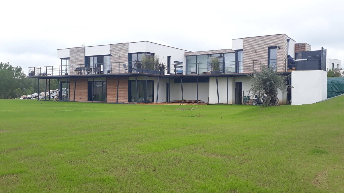 Montgeard Villa | Beautiful modern villa with direct lake access. Terraces, pool and spa.