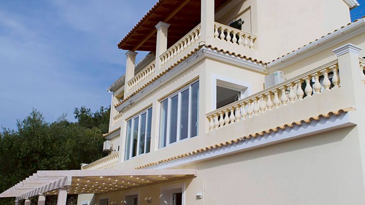Magoulades Villa | Beautiful Modern Villa With Large Pool And fantastic Sea Views.