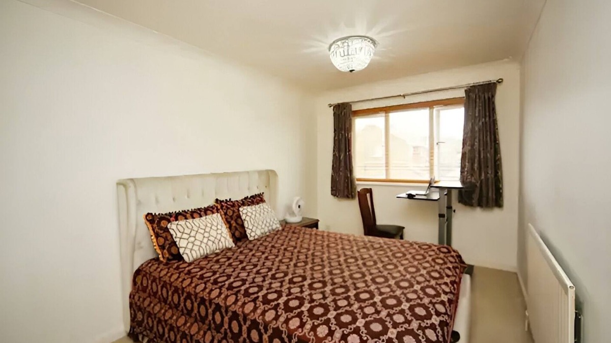 Solihull House | Beautiful Modren KingSize Bed Room