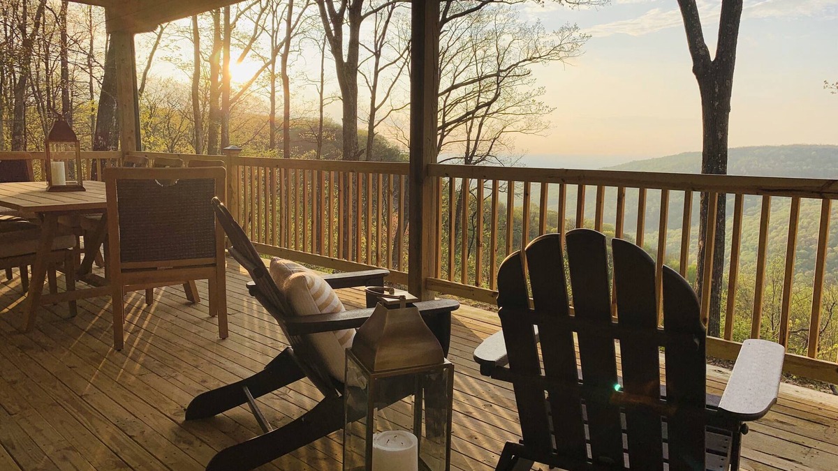 Monteagle House | Beautiful Monteagle Bluff Mountain Home Sleeps 12