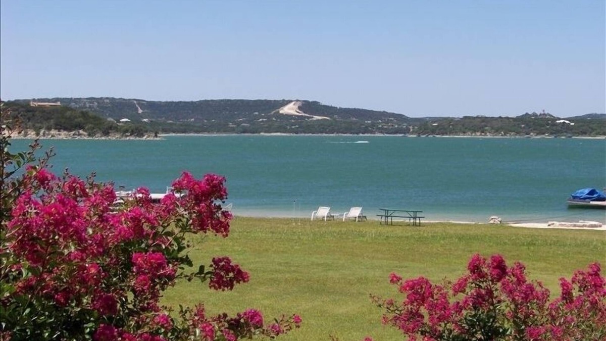 Hudson Bend House | Beautiful Montina Beach on Lake Travis - Walk to the Water!