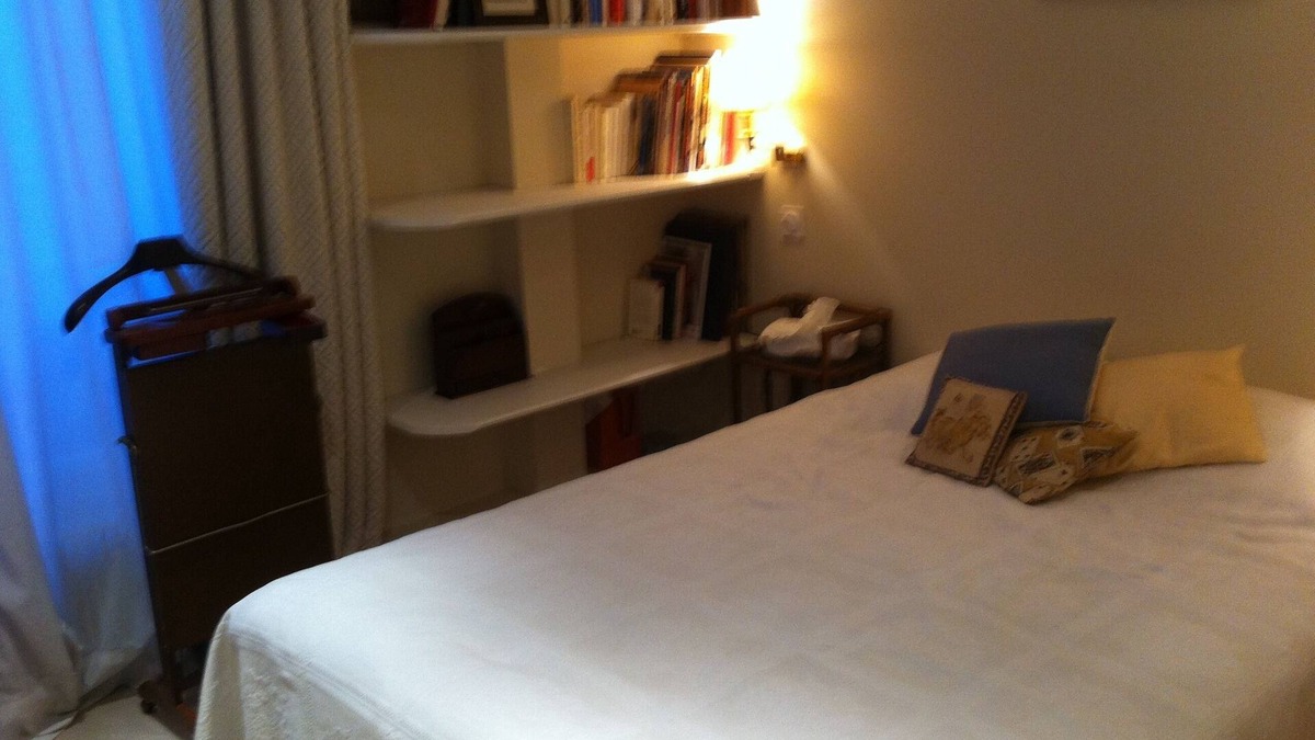 Montparnasse House | Beautiful Montparnasse-Raspail room in freestone building in Paris